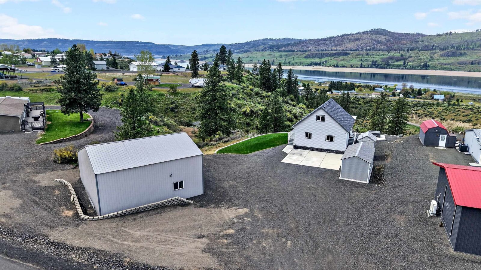 Property Photo:  42325 N Doe Rd  WA 99122 