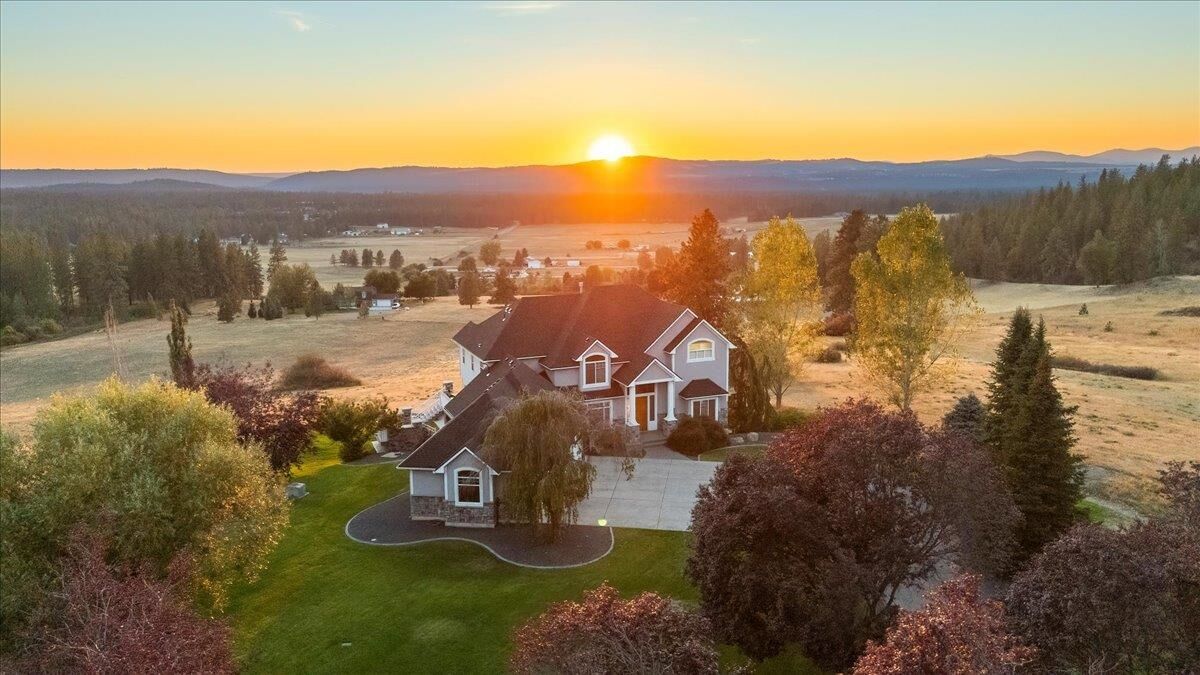 Property Photo:  16815 N Greenbluff Rd  WA 99005 