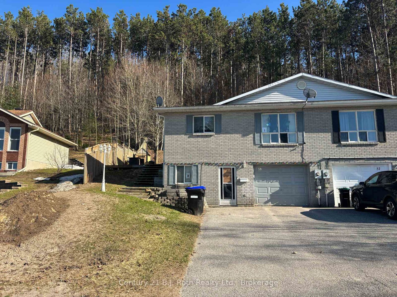 Property Photo:  59 Therrien Court  ON L9M 1P6 