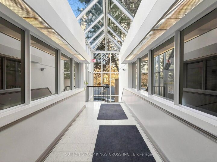 Property Photo: 265 Enfield Place 706 ON L5B 3Y7