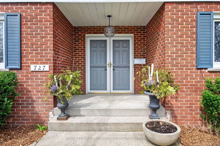 Property Photo: 727 Aylmer Crescent ON K7M 6E5