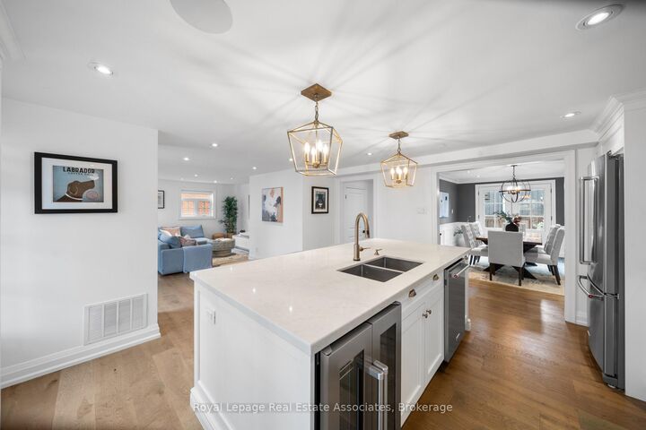 Property Photo: 36 Mississauga Road N ON L5H 2H6