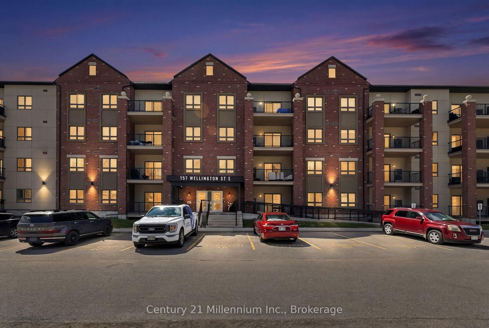 Property Photo:  157 Wellington Street E 109  ON L9R 0R7 