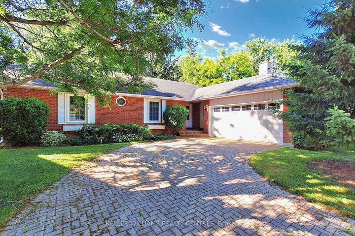 Property Photo: 27 Hawthorne Lane ON L4G 3K8
