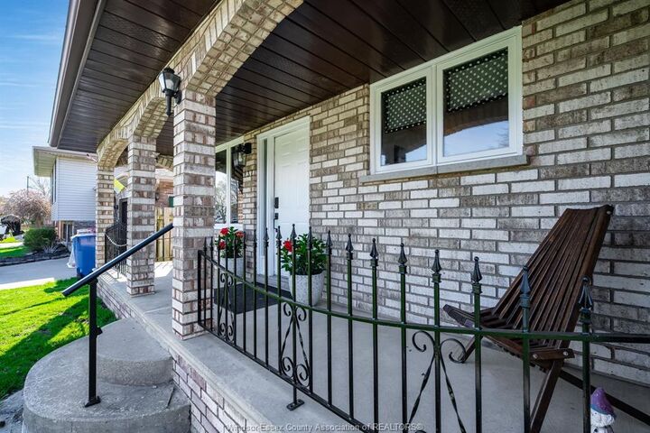 Photo de la propriété:  237 Murray Street  ON N9Y 3R7 