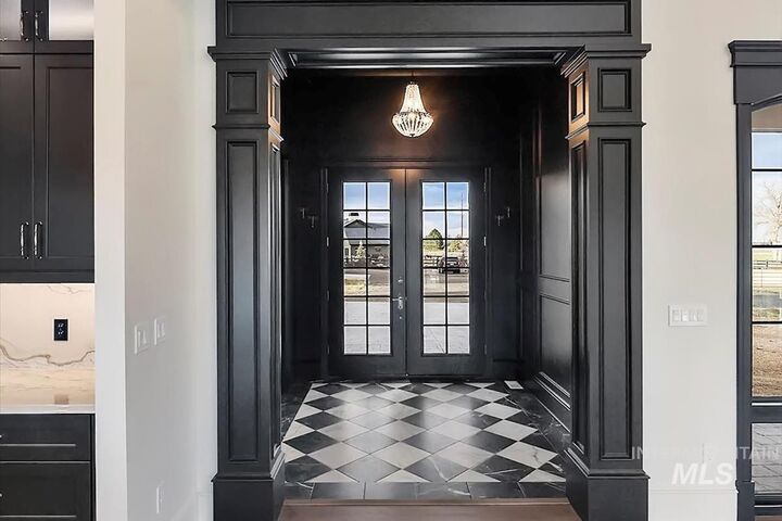 Property Photo:  5909 E Greenhill Street  ID 83686-6922 