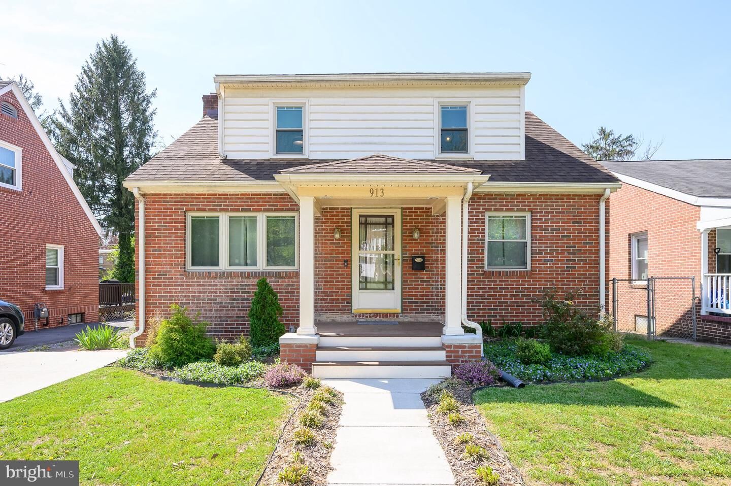 Property Photo: 913 W Martin Street W WV 25401