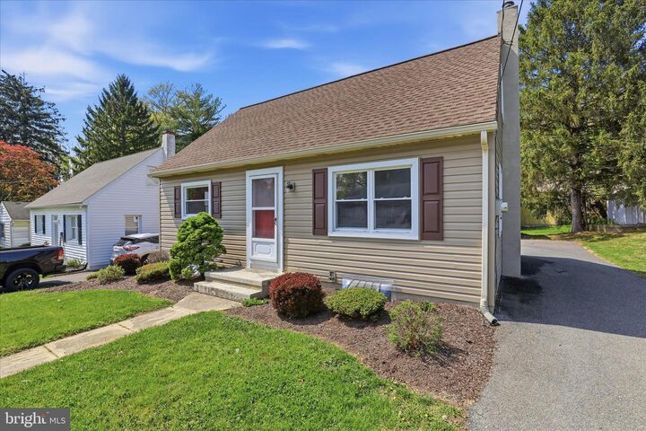 Property Photo:  4 Red Bud Drive  PA 17551 