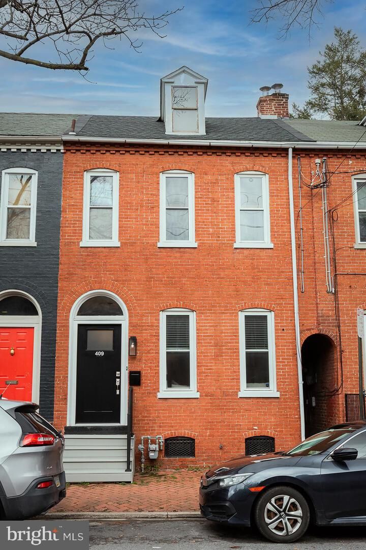 Property Photo:  409 W Lemon Street  PA 17603 
