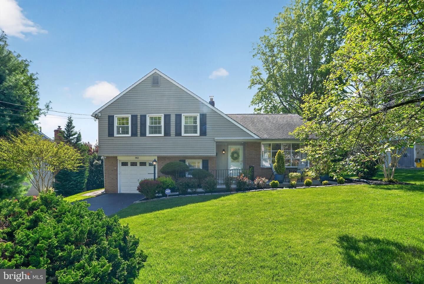 Property Photo:  962 Edwards Drive  PA 19064 