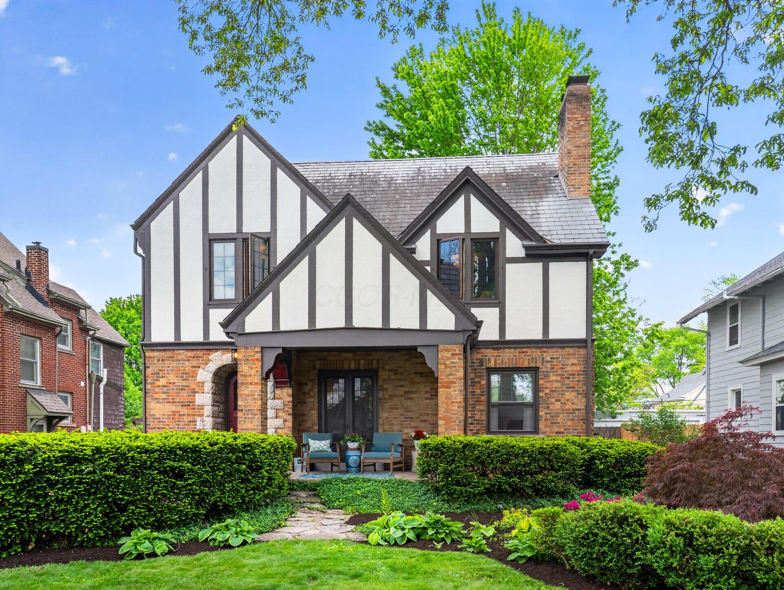 Property Photo: 140 S Cassingham Road OH 43209