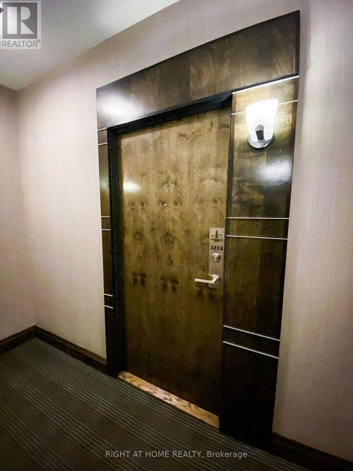 Property Photo:  33 Bay Street 3213  ON M5J 2Z3 