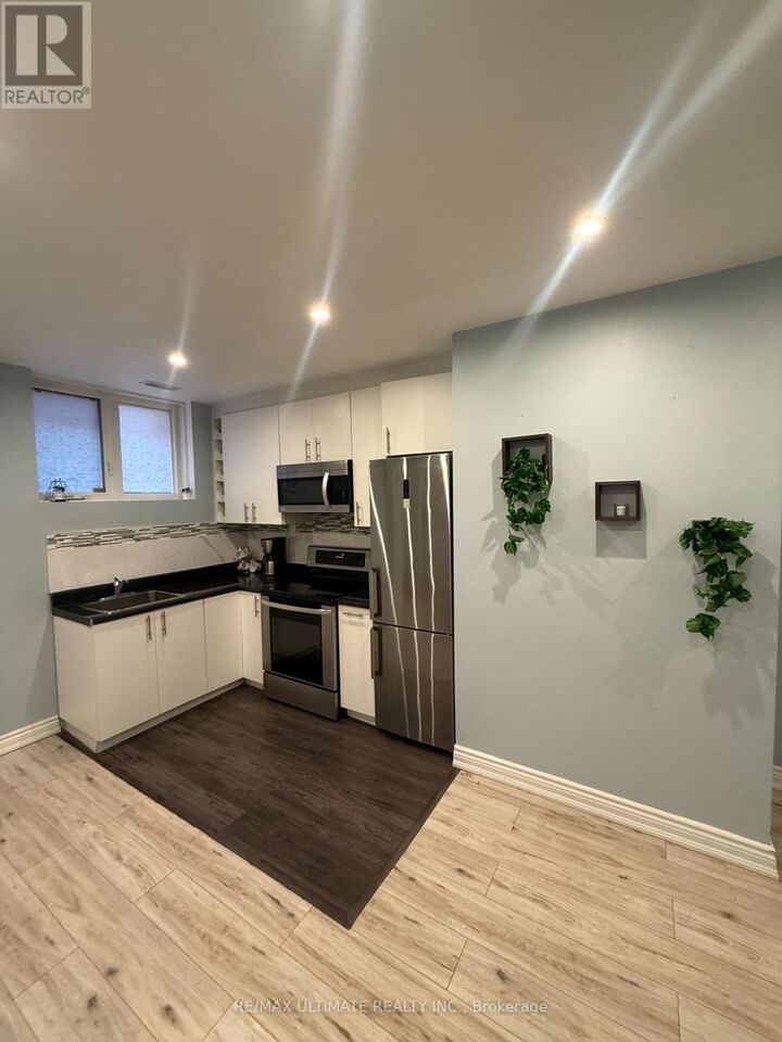 Property Photo: 1166 Glengrove Avenue West 2 Lower ON M6B 2K4