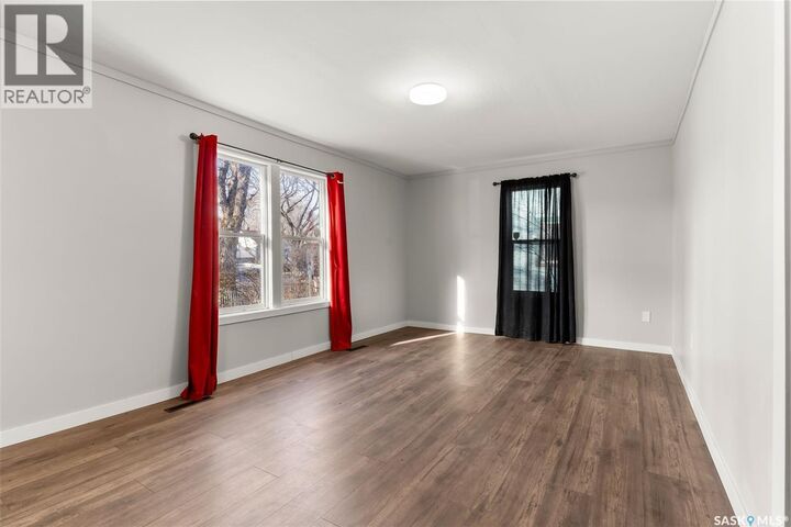 Property Photo:  1247 King Street  SK S4T 4G1 