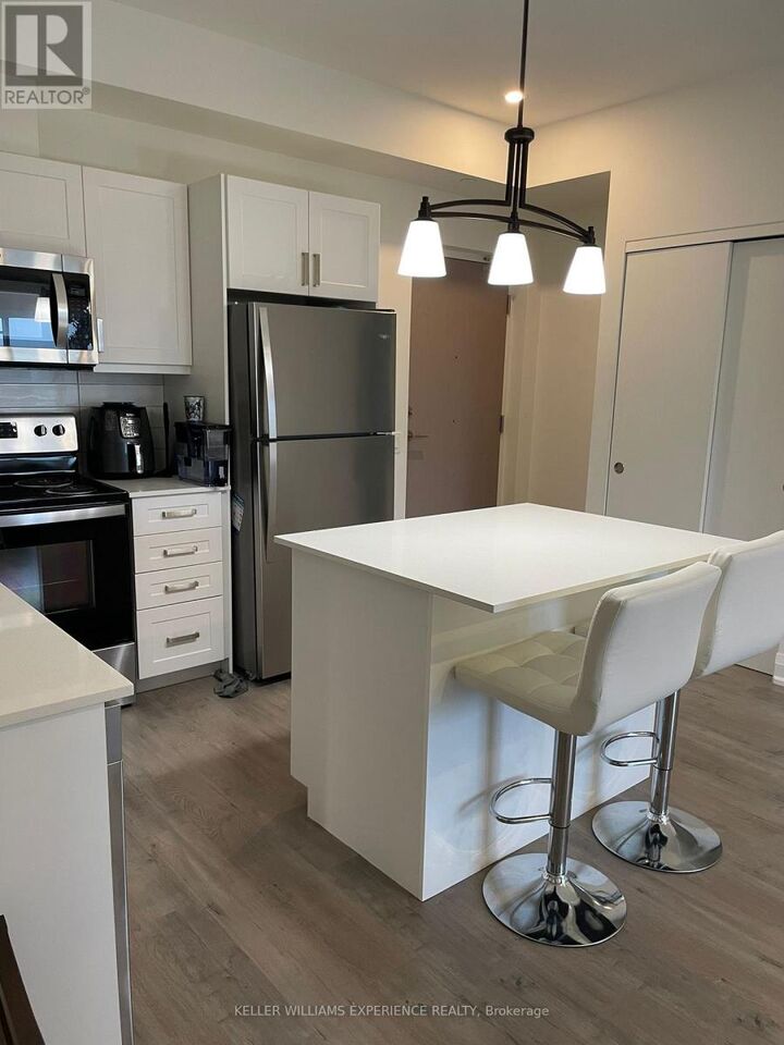 Property Photo:  58 Lakeside Terrace 1111  ON L4M 0L5 