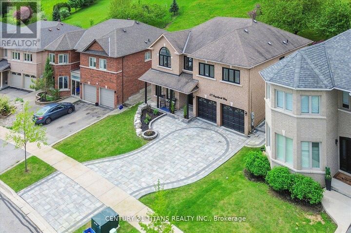 Property Photo:  577 Royalpark Way  ON L4H 1K2 
