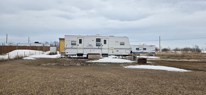 Property Photo:  4 Metner Drive  MB R0C 2K0 