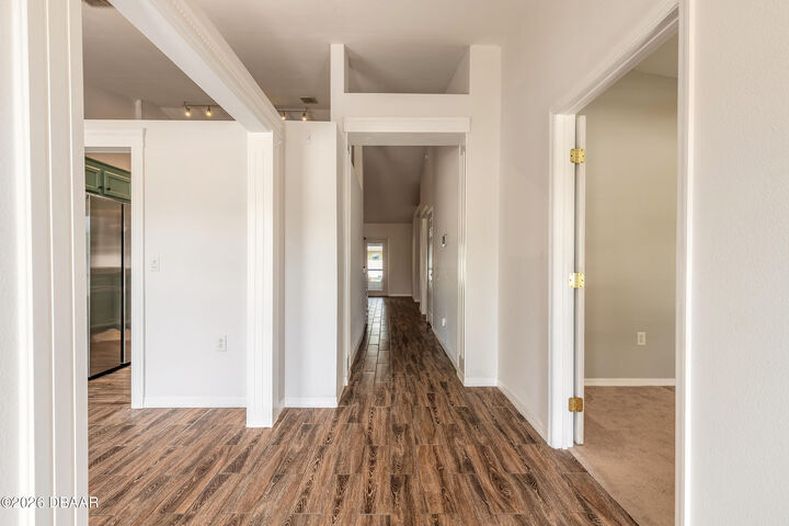 Property Photo:  1031 E Walts Avenue  FL 32724 