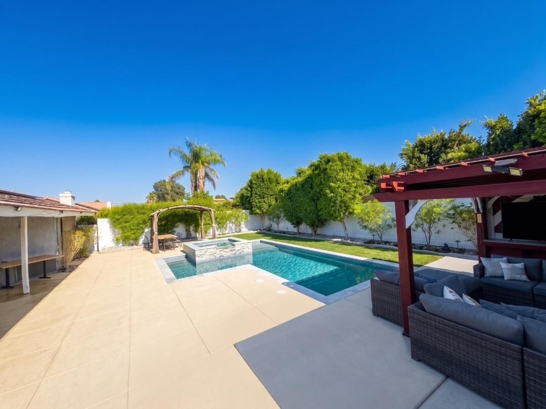 Property Photo:  77663 Edinborough Street  CA 92211 