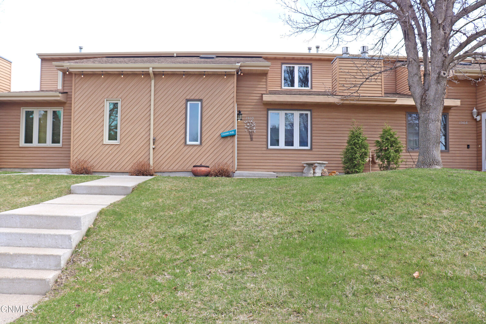 Property Photo:  1510 Cimarron Drive  ND 58503 