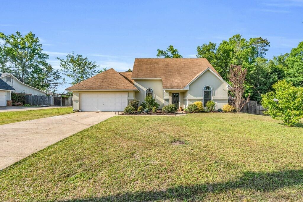 Property Photo:  525 Lakeover Drive W  MS 39702 