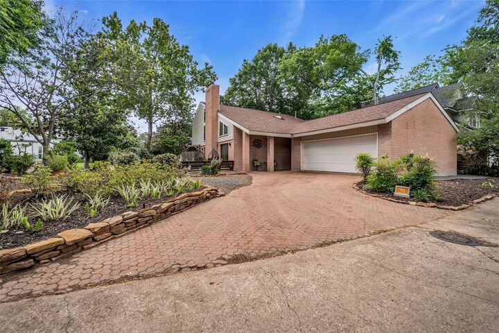 Property Photo: 12800 Briar Forest Drive 70 TX 77077