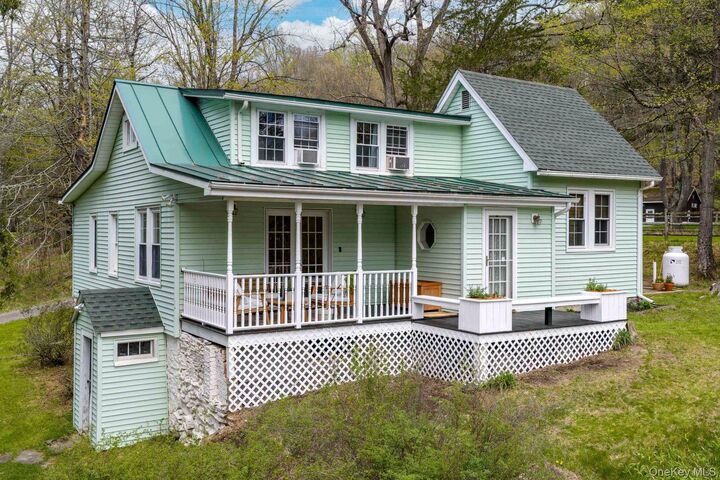 Property Photo:  452 Mountain Road  NY 12440 