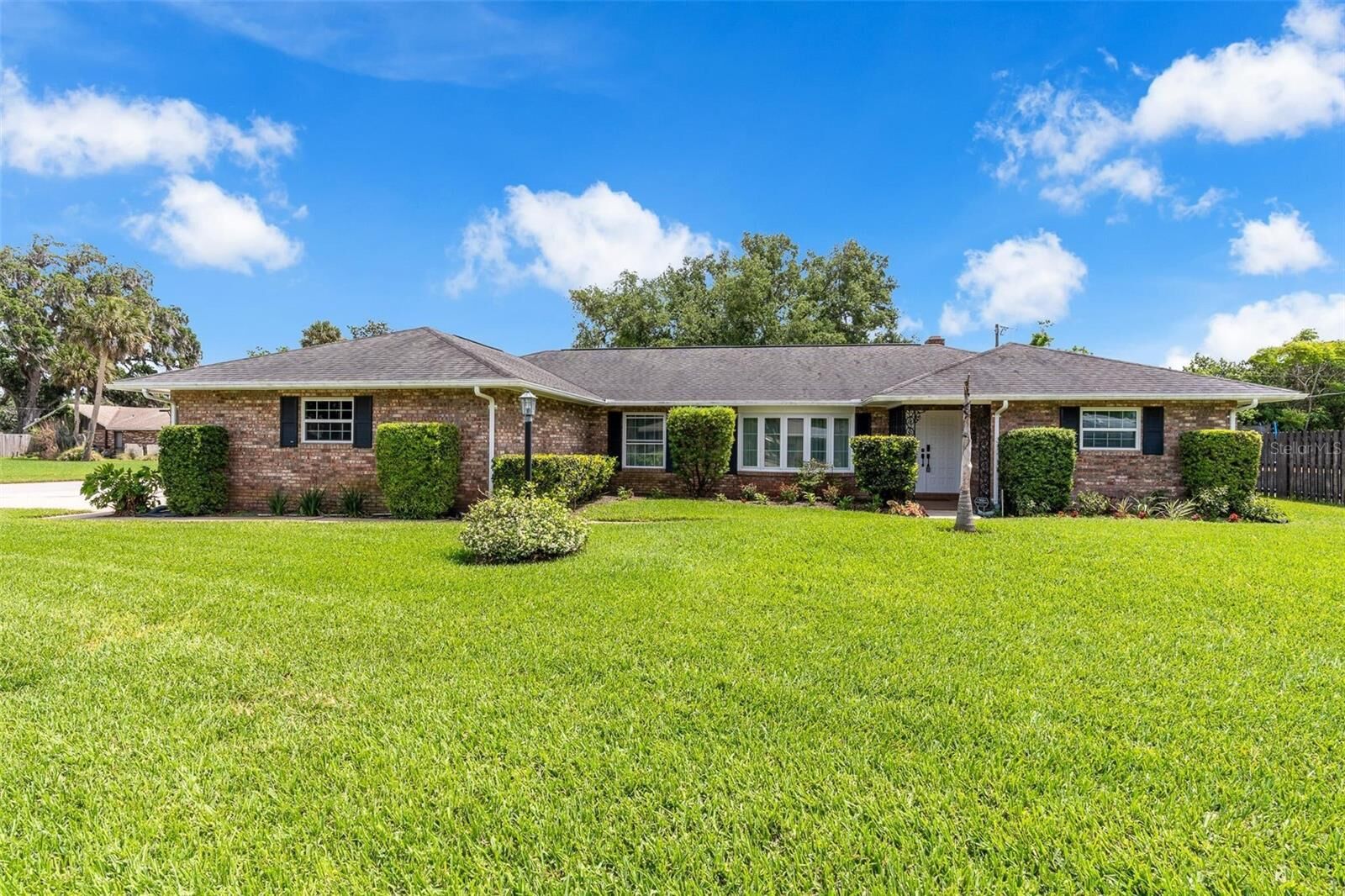Property Photo:  801 Palm Grove Court  FL 32119 