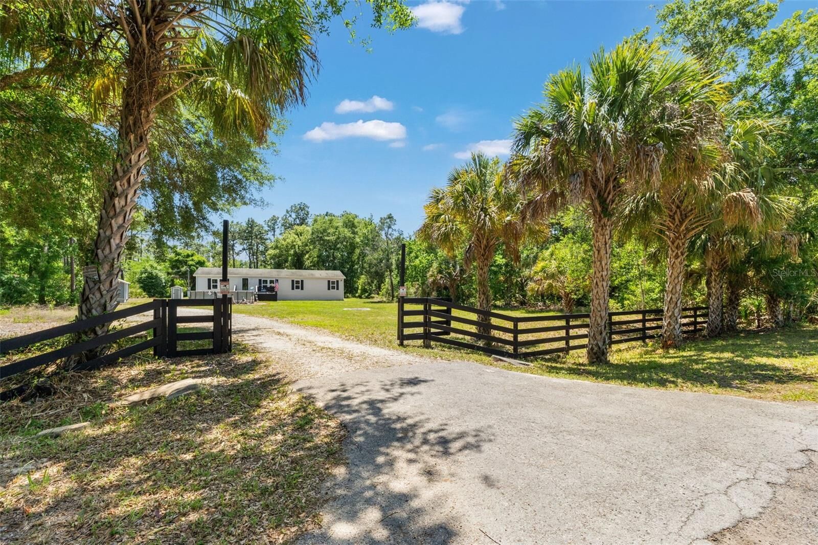 Property Photo:  6886 W Edgewood Lane  FL 34448 
