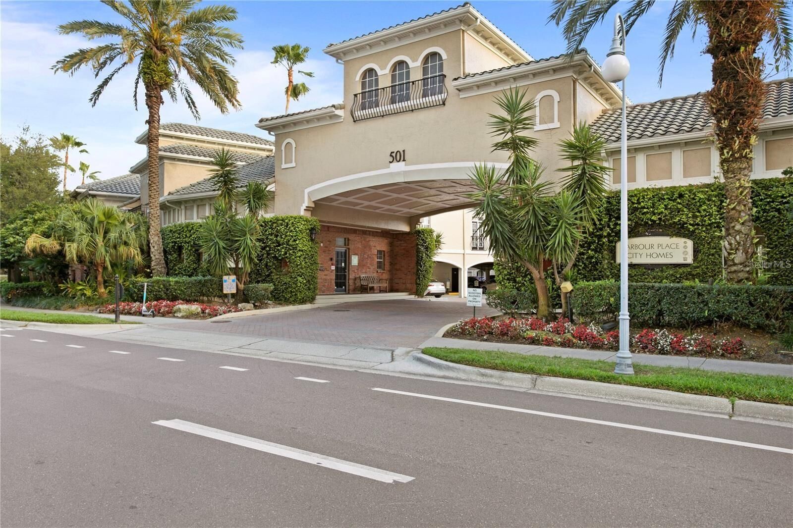 Property Photo:  501 Knights Run Avenue 2218  FL 33602 