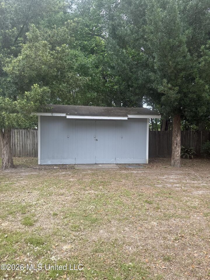 Property Photo:  1716 Tradewinds Drive  MS 39553 