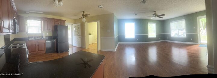 Property Photo:  1716 Tradewinds Drive  MS 39553 
