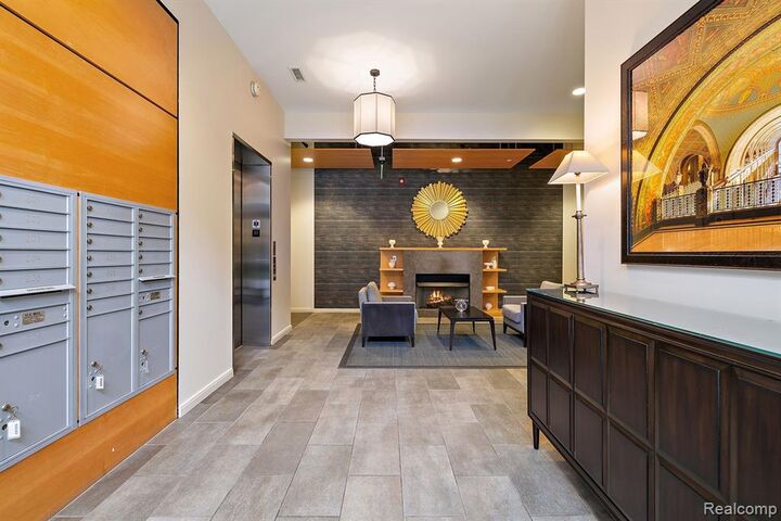 Property Photo:  2051 Villa Road 403  MI 48009 