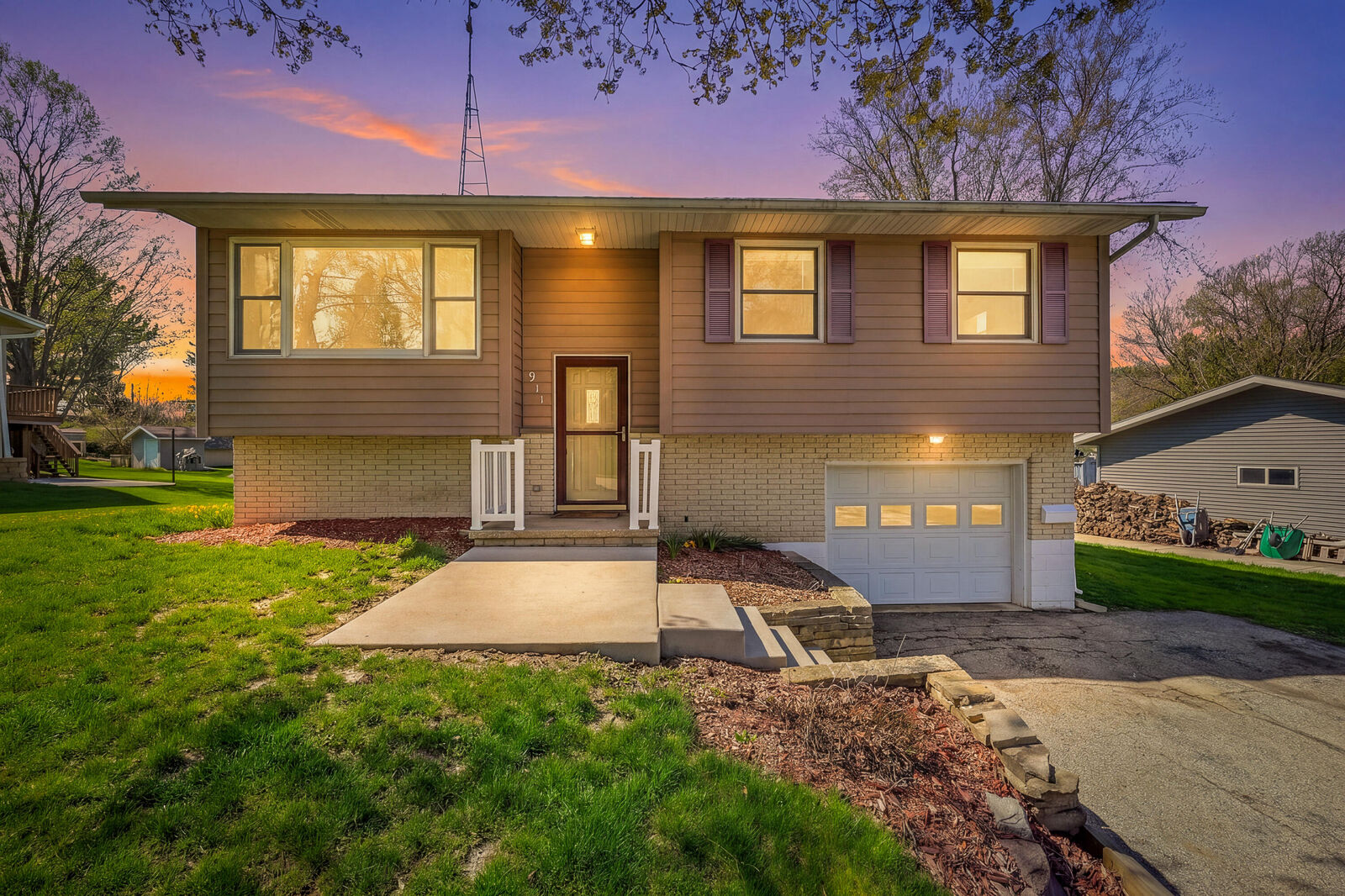 Property Photo:  911 Mayer Ln  WI 53050 