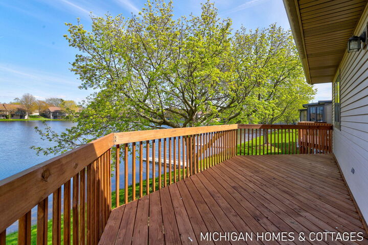 Property Photo:  1674 Lakeview Drive  MI 49464 