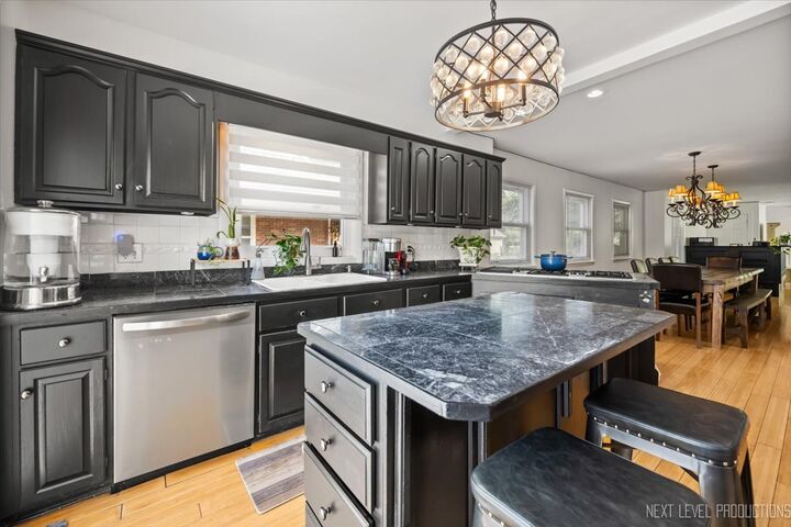 Property Photo:  83 N Park Boulevard  IL 60137 