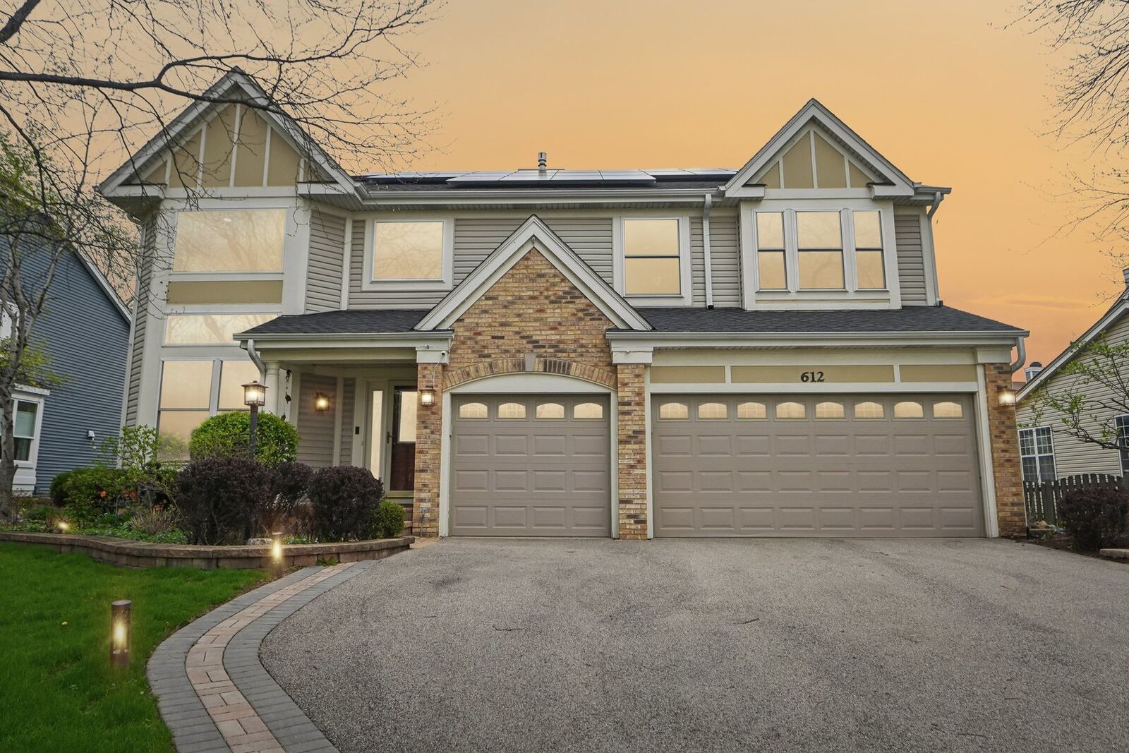 Property Photo:  612 E Delgado Drive  IL 60074 