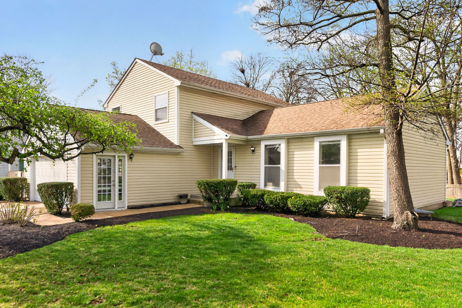 Property Photo: 460 Highland Grove Drive IL 60089