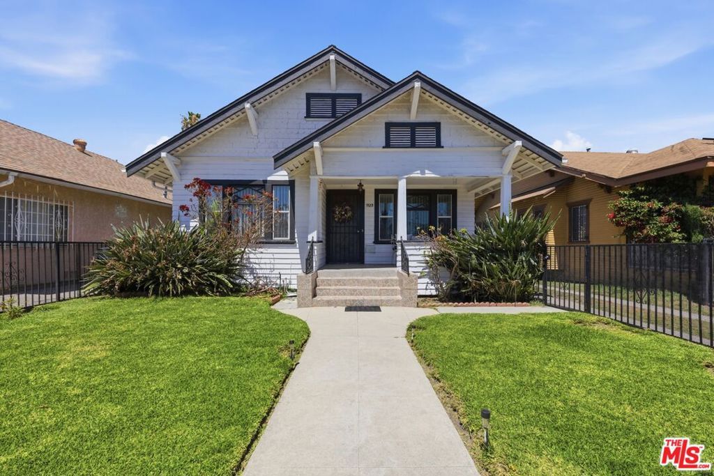 Property Photo: 1123 W 52nd Street CA 90037