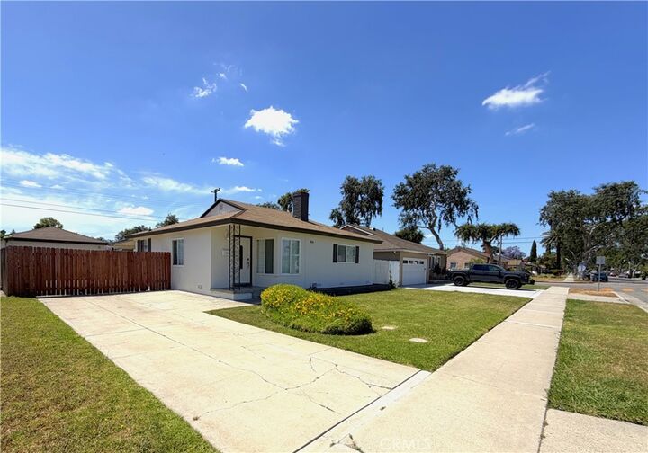 Property Photo:  460 W Knepp Avenue  CA 92832 