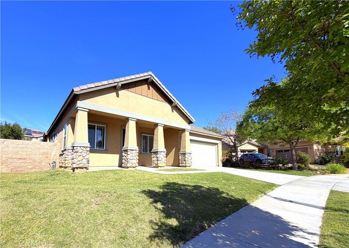 Property Photo:  524 Trefoil Court  CA 92543 