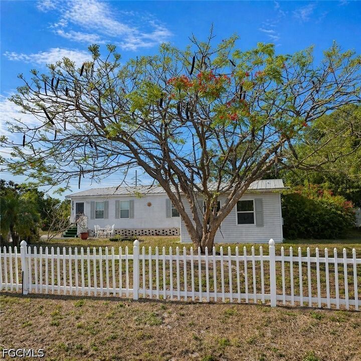 Property Photo:  2520 Brownell Court  FL 33917 