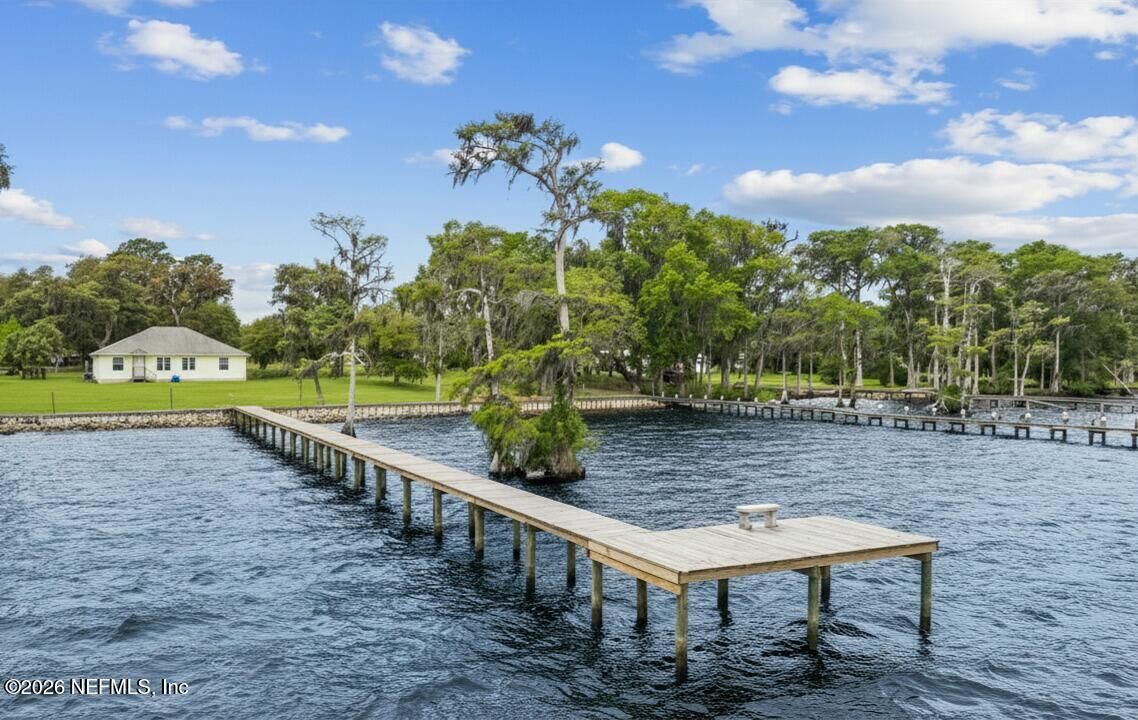 Property Photo:  102 Sandra Lane  FL 32112 