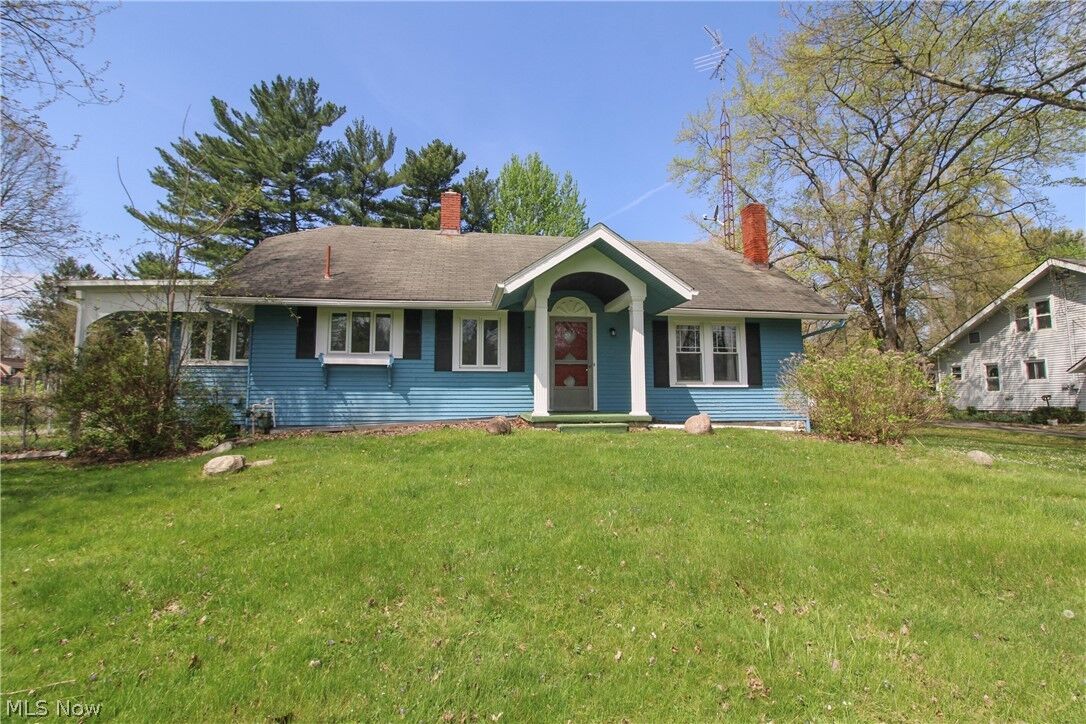 Property Photo:  628 North Road SE  OH 44484 