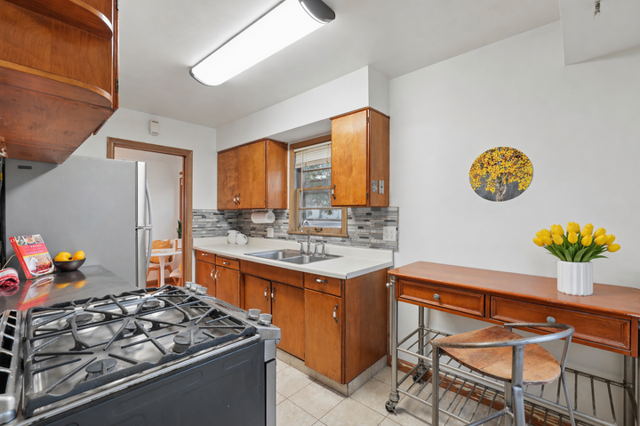 Property Photo:  1814 Montana Avenue E  MN 55119 