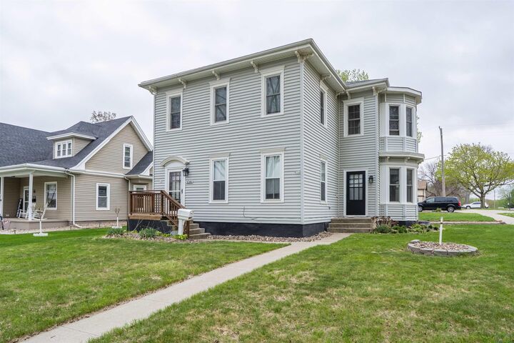 Property Photo: 334 3rd Ave SE IA 51031