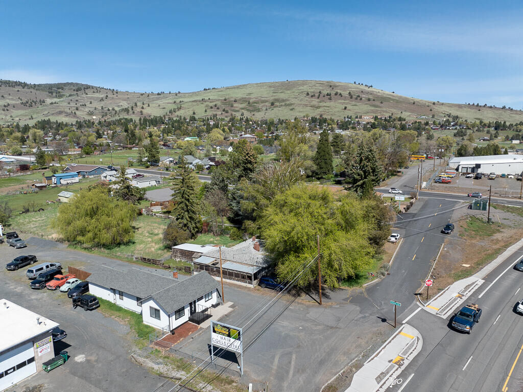 Property Photo:  6039 S 6th Street  OR 97603 