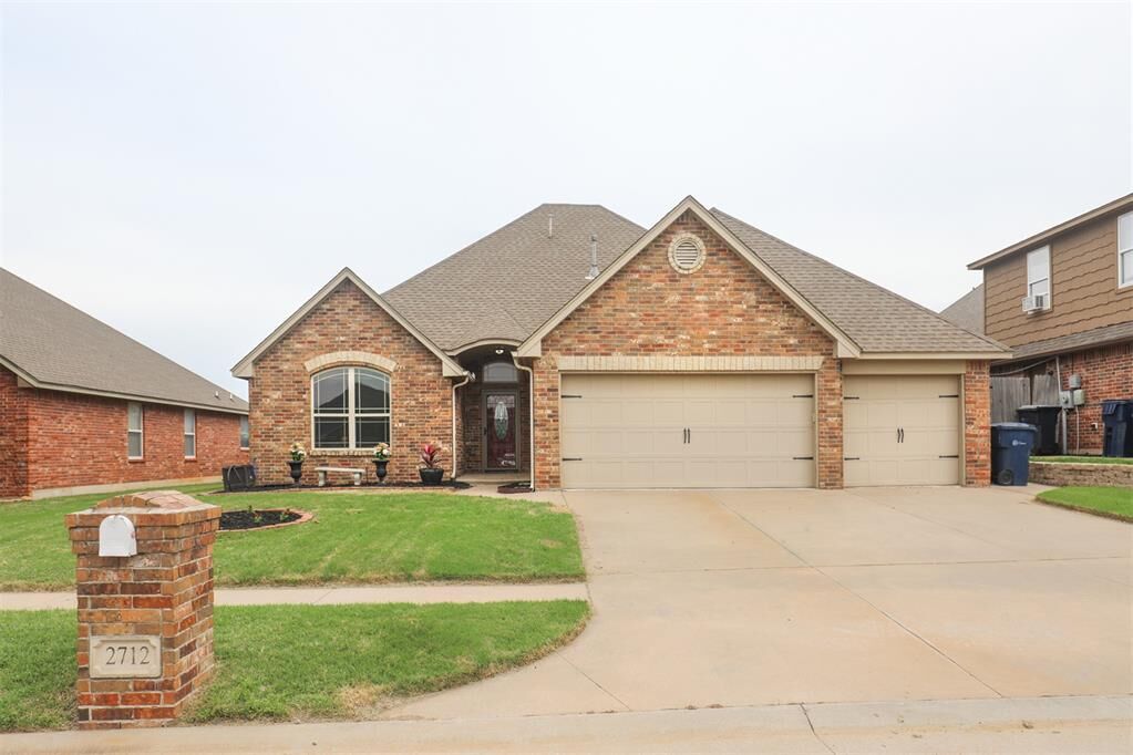 Property Photo:  2712 Busheywood Drive  OK 73099 