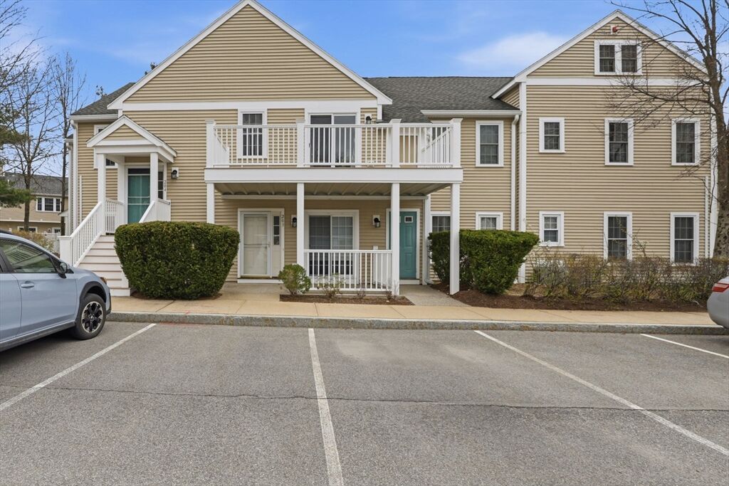 Property Photo:  203 Allerton Commons Ln 203  MA 02184 