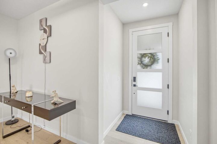 Property Photo:  1104 Cranbrook Gardens SE  AB T3M 3L3 